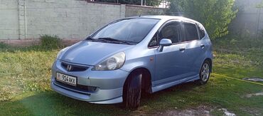 срочно продать машину: Honda Jazz: 2002 г., 1.4 л, Механика, Бензин