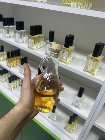 Digər biznes avadanlığı: Antik görünüşlü Ətir kupşinləri. Satılır 50 ədəddir . Ağızları probka