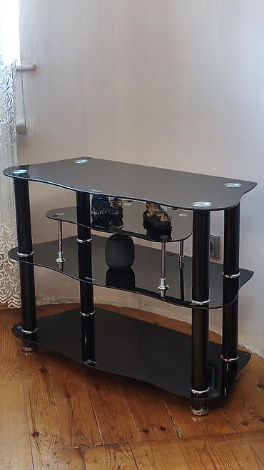 komodlar: TV stendi uzunluğu 90sm, hündürlüyü 55sm, eni 40sm - Material — 1