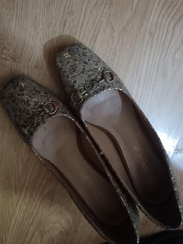 Ostale cipele: Set ženskih cipela – 9 pari 1) Bordo lakovane cipele sa niskom — 3