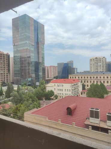 Kommersiya daşınmaz əmlakının satışı: Bakı, 4 otaqlı, Köhnə tikili, m. Xətai, 105 kv. m