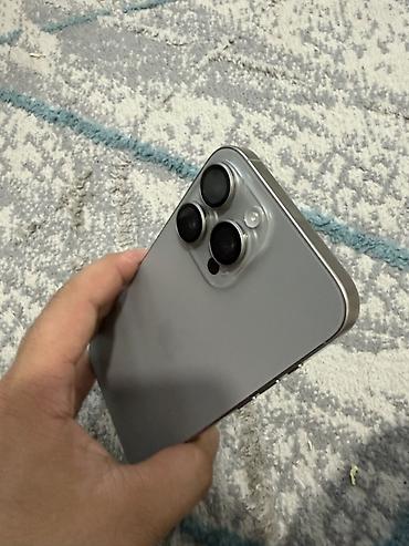 Смартфон Apple iPhone (линейка Pro) в цвете серебристый/натуральный