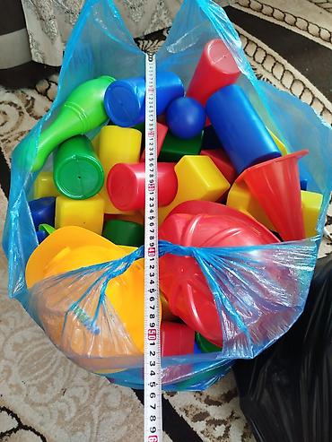 Игрушки: Игрушки сокулук кубики для строителя есть две каски огромный пакет 700 — 2