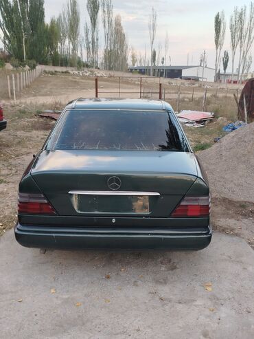 Срочно Mercedes-Benz E-Класс W124, седан, темно-зеленый цвет