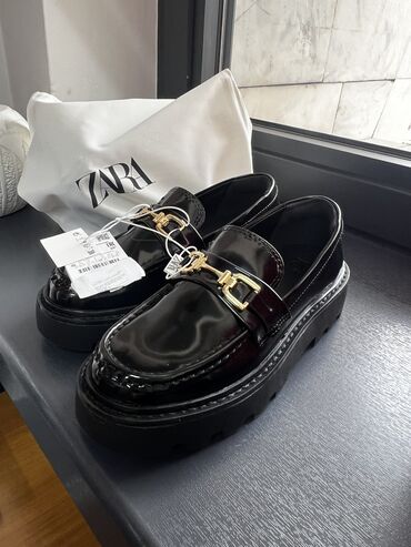 лоферы 35: Продаю новые туфли Zara 35 размера заказывала с Турции.Но размером