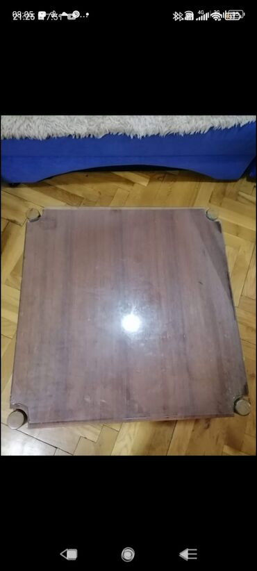 sklopivi trpezarijski sto: Sto manji drvenii lep nepohaban. Oko prečnik 65/65 vis oko 37
 Mirjevo