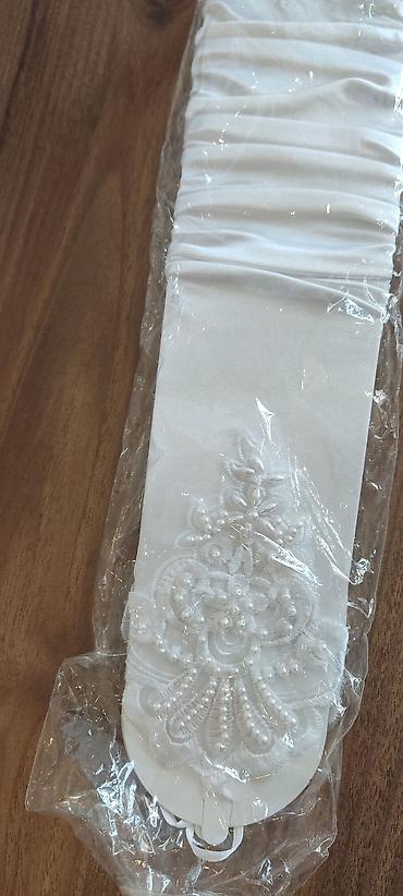 Toy paltarları və aksesuarları: Gəlinlik satılır. Los Angeles-dən 600$-a alınıb(Firma Melody Bridal — 9