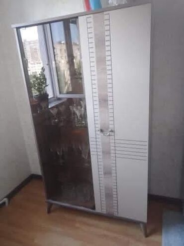 işlənmiş şkaf: İşlənmiş, Açılan, 2 qapılı Düz dolab, Qorka