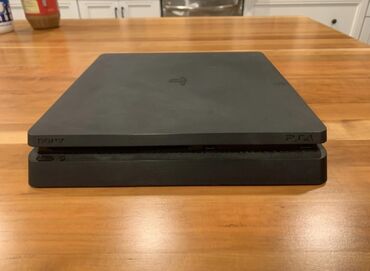 PS4 (Sony Playstation 4): Playstation 4 slim problemsiz az istifadə olunub 320 azn