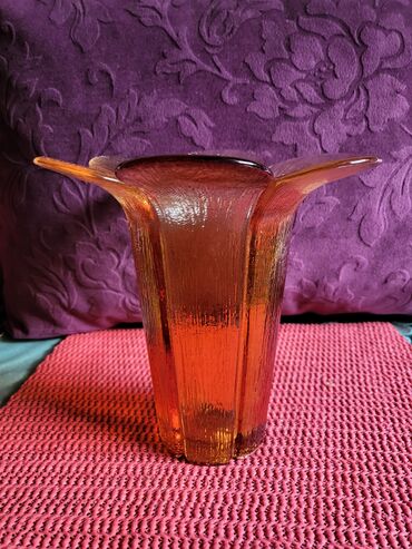 Ostali kućni dekor: Vaza nova iz 60,70ih. Samobor kristal,led kristal,rucni rad. Sve na na lalafo.rs — 12 Ostali kućni dekor: Vaza nova iz 60,70ih. Samobor kristal,led kristal,rucni rad. Sve na — 12