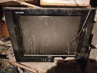 Multi sistem dəstəyi olan qara rəngli CRT televizor. Bu model müxtəlif