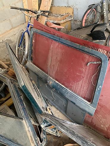 Передние фары: Предлагаются различные автомобильные запчасти, включающие задние — 9