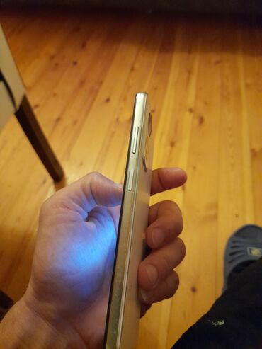 Digər mobil telefonlar: Blackview A85 yadaşı 128gb RAM 6 telefon seliqəli işlənib
