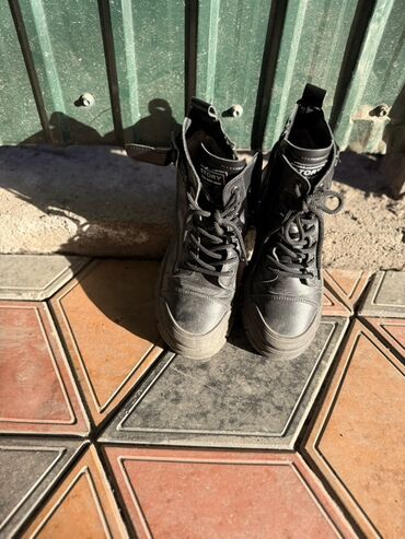 Women's Sneakers and athletic shoes: Кроссовки Prada Milano, ярко‑зеленые. Продам. Размер 37-38. Покупали в — 11