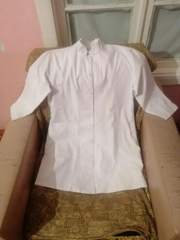 Tibbi geyim: Salam aleykum Ağ rəngde az geyinilmiş tibbi xalatlar ve başqa tibbi — 2