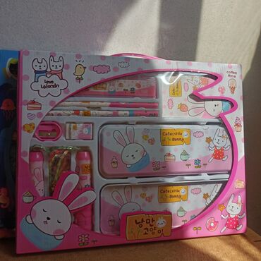 Qələm qabları: Set şəklində uşaqlar üçün xəttkeş yontan karandaş penal pozan — 8