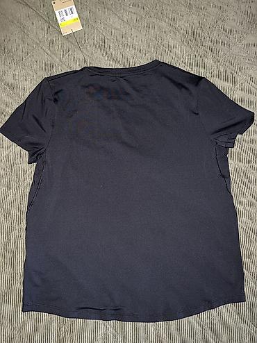 stradivarius s: NIKE One Swoosh Dri-FIT Short Sleeve Top vel. S NOVO
HJ — 5