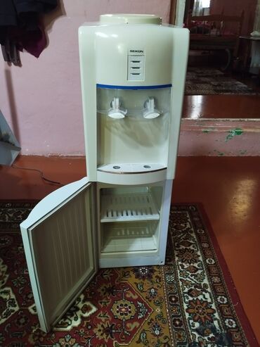 keci sudu satilir: Su dispenseri,isti və soyuq su,yaxşi vəzyətdədi