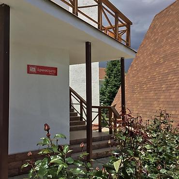 Продажа отелей и хостелов: Продаю отель на Иссык Куле в с. Тамчи . 200 км от г. Бишкек. Участок — 3