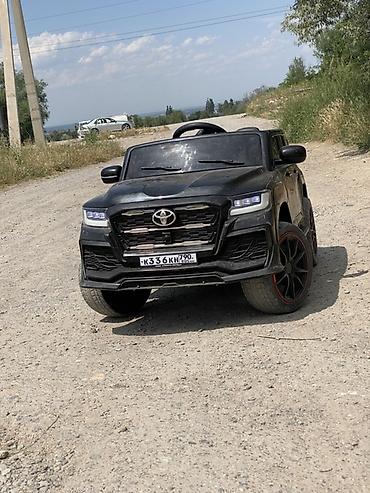 купить детскую игрушку машинку: Детский электромобиль Toyota (стилизованный под внедорожник) - Кузов — 4