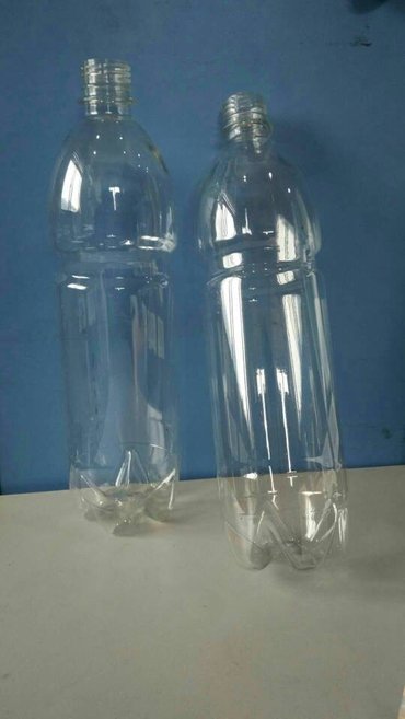 где принимает пластиковые бутылки: Продаю пластиковые бутылки 0,5литр- 1литр 2литр ; Крышка- 5литр