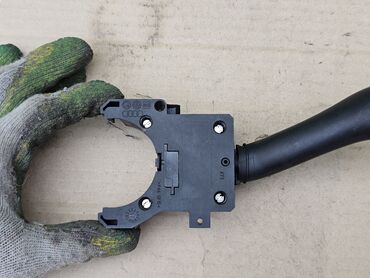 Другие детали рулевой части: Подрулевой переключатель дворников Volkswagen Passat B5, Golf 4, Bora — 2