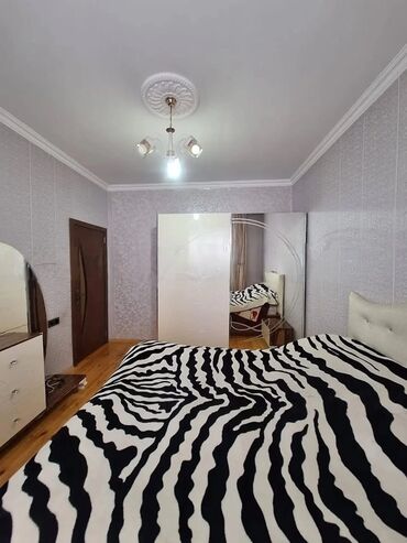 Həyət evləri və villaların satışı: 3 otaqlı, 1 kv. m, Orta təmir — 11