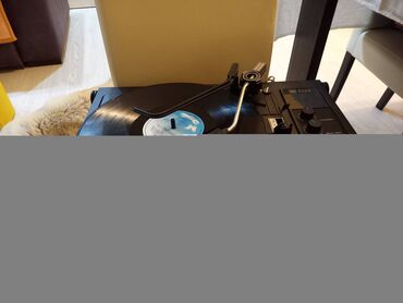 Pojačala i prijemnici: Prodajem gramofon Tosca 21 sa dva zvučnika. Proveren posle sigurno na lalafo.rs — 6 Pojačala i prijemnici: Prodajem gramofon Tosca 21 sa dva zvučnika. Proveren posle sigurno — 6