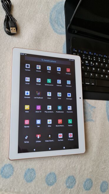 Tableti: Tanlet sa 2 sim karticebi blutut tastaturo I maskom kao nov nema mane — 8