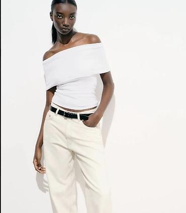 Белый топ футболка Zara с открытыми плечами at lalafo.kg Белый топ футболка Zara с открытыми плечами