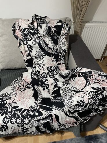 Haljine: Elegantna crno-zlatna haljina na pruge - Model: koktel/večernja — 12