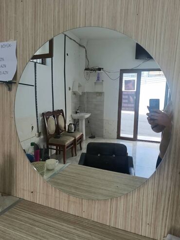 Güzgü satılır arxası keçmelidir yeni avtovağzalın yanında yerləşir heç