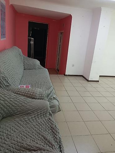 карпинка: Сдаю помещение на первом этаже в 2-этажном здании, в центре, район — 3