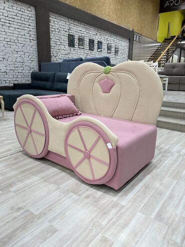 Комплекты столов и стульев: Кровать-трансформер, Для девочки, Новый