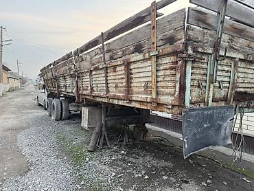 Полуприцеп-самосвал/бортовой прицеп с высокими деревянными надставными