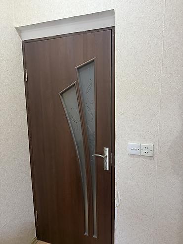 plasdik qapi pencere: Daxili qapı – tünd qəhvəyi rəngli, şüşəli dekorlu model - Material — 4