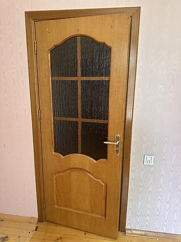 taxda qapi: Taxta otaq qapısı – şüşəli modellə - Material: təbii ağac (açıq qoz — 2