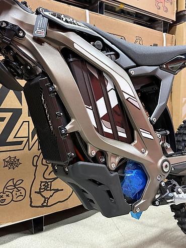 Мотоциклы: Surron Light Bee X 2️⃣ 2026 🔋 Батарея 78.54V45A съемная ⚡️ Мощность — 13