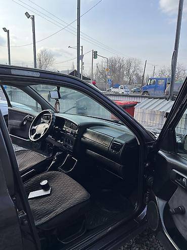 Volkswagen: Volkswagen Vento: 1993 г., 1.8 л, Механика, Седан — 1