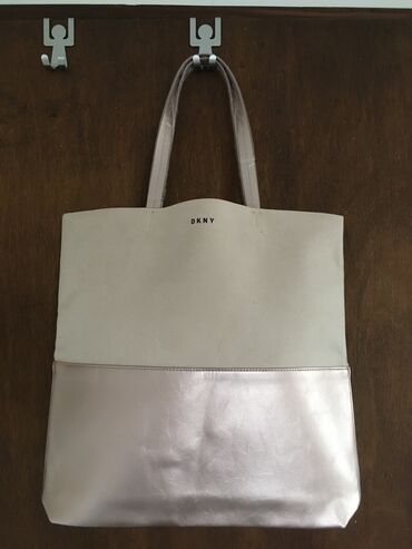 pink torba: Prodajem potpuno novu original DKNY shopper torbu. Boja sedefasno