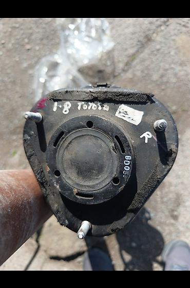 Амортизаторы, пневмобаллоны: Передний амортизатор Toyota Б/у, Оригинал, Япония — 1