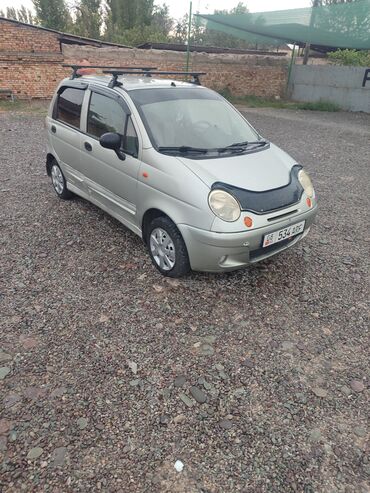 матиз машина: Автомобиль Daewoo Matiz серебристого цвета, компактный хэтчбек с пятью