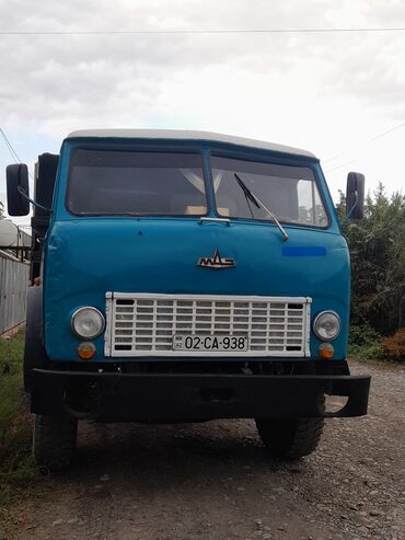 Yük maşınları: Mavi rəngli MAZ 500 yük maşını. Bu model öz dayanıqlığı və — 8
