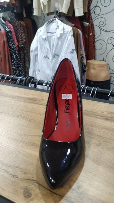 продаю женские туфли: Туфли Betsy, 36, цвет - Черный