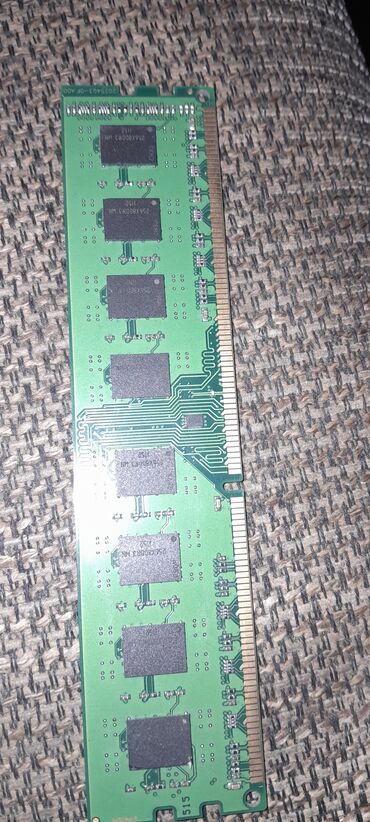Qida blokları: Operativ yaddaş (RAM) Samsung, 4 GB, 2400 Mhz, DDR3, PC üçün, İşlənmiş