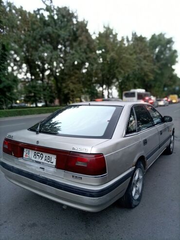 машина на: Mazda 626: 1988 г., 2 л, Механика, Бензин, Хэтчбэк