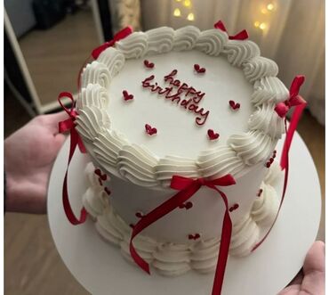 Tortlar: Ad günü üçün dizayn tortları - Zərif “Happy Birthday” yazılı klassik — 3