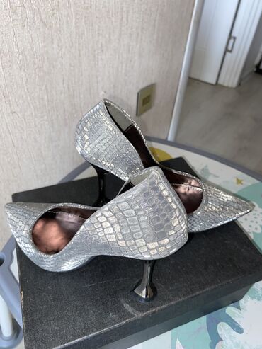 Tuflilər: Tuflilər, Ölçü: 37, rəng - Gümüşü, Yeni — 3