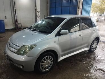 тоята ист: Toyota ist: 2003 г., 1.3 л, Автомат, Бензин, Седан