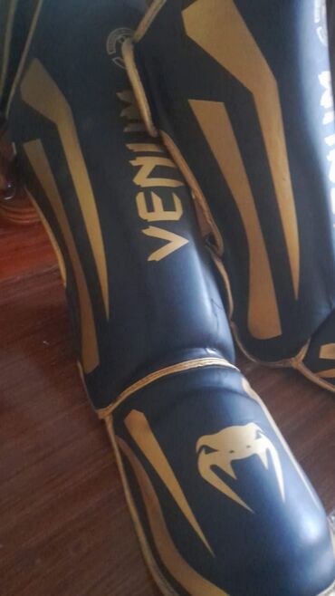 Kabrolar: Fut kidboks ucun - Brend: Venum - Rəng: qara-qızılı - Nümunə: Venum